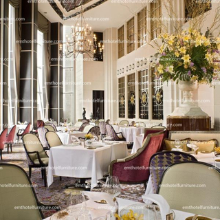 طاولة مطعم ذات تشطيب خشبي لأثاث مطعم دبي