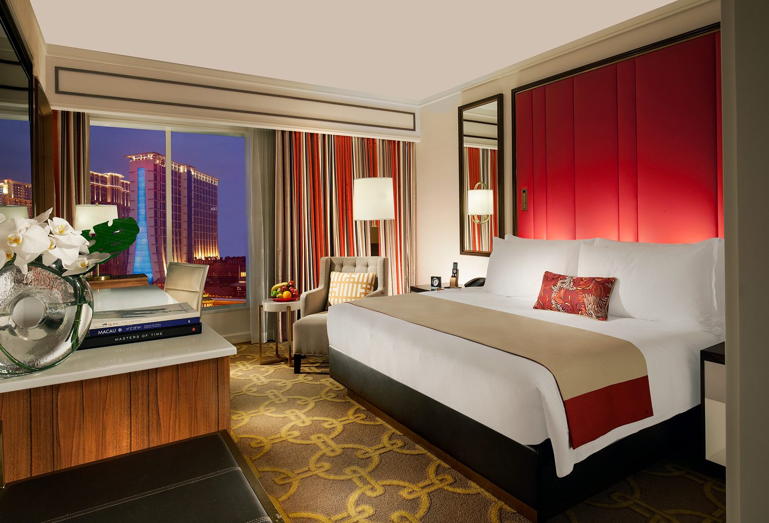 pm_deluxe-king-room_gallery_750x510_2