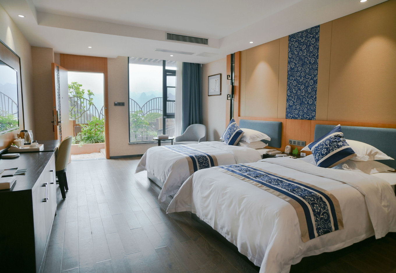 CoUBYGDr76yAahWlABhINl-cZwI33