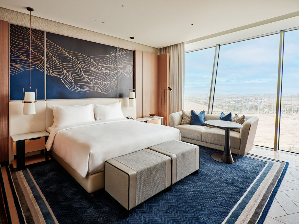 أثاث الشقق الفندقية الحديثة بحجم كينغ اللوح الأمامي سرير خشبي حزم أثاث غرفة الفندق